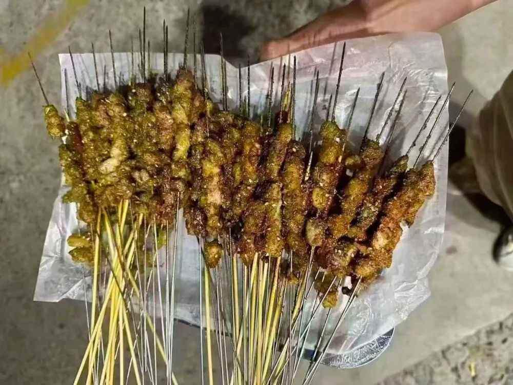 摆摊卖2元一串的烧烤，轻松日入上万？(图5)