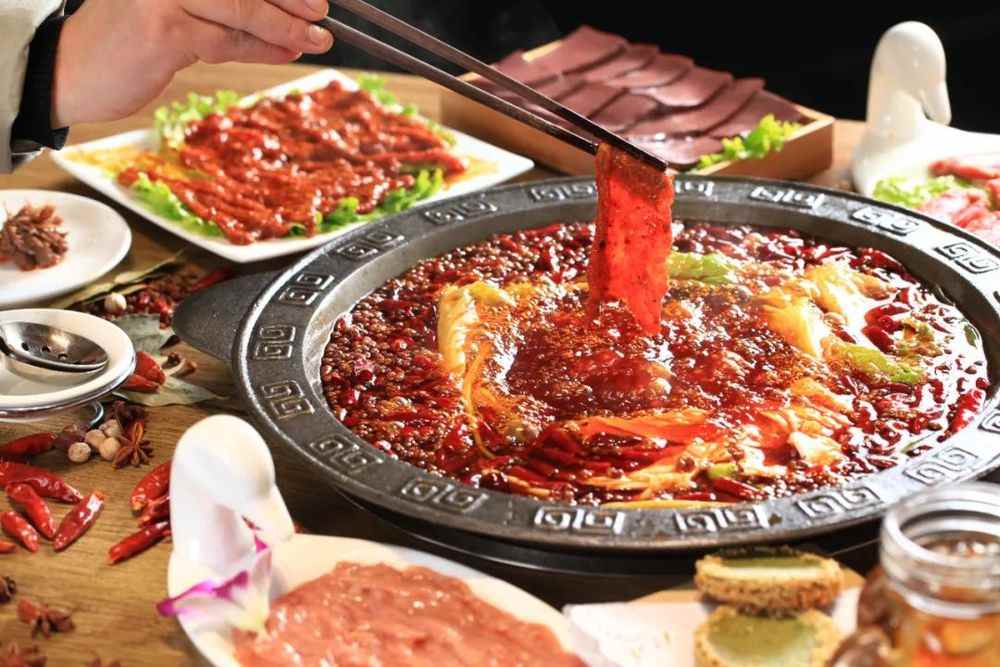 《“火锅+现制饮品”研究报告2024》发布：坐拥百万级流量，火锅饮品具备长红潜质！(图3)