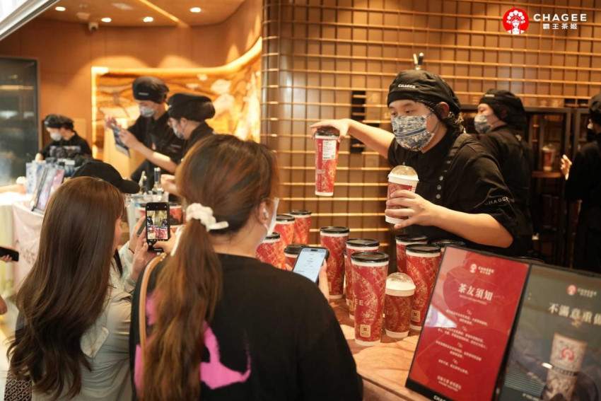 两天销售近万杯茶饮 香港投资推广署发文欢迎 霸王茶姬：看好香港市场并有长期规划(图1)