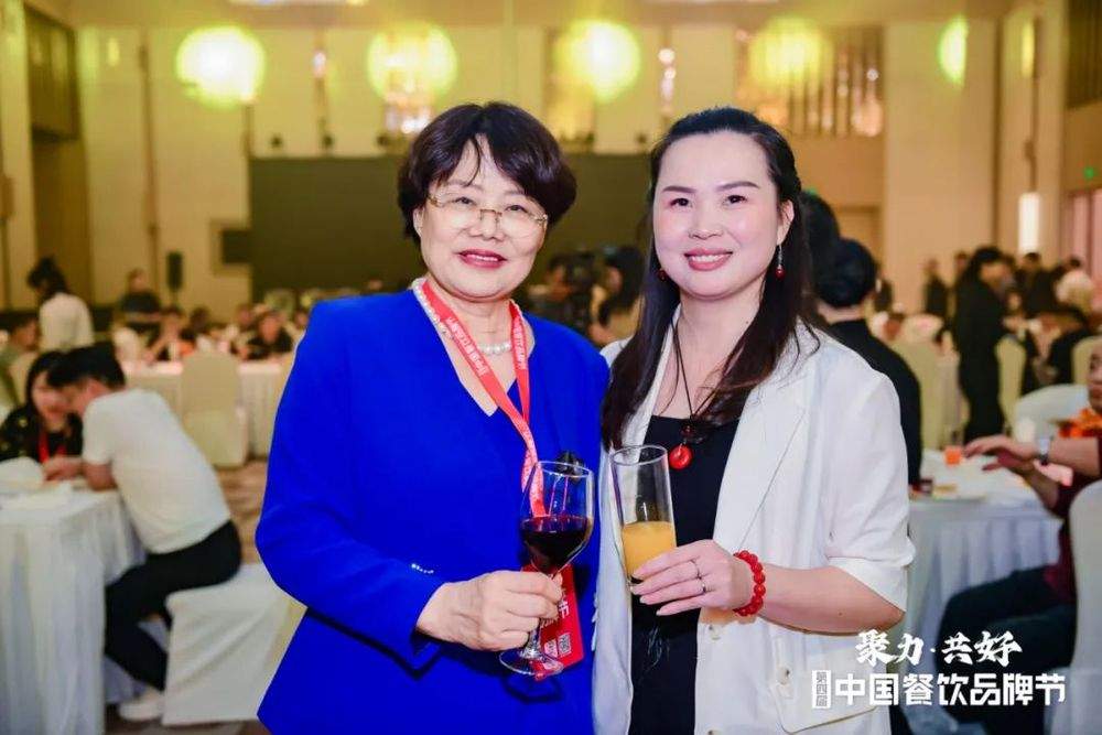 百位餐饮掌门人齐聚,“领航人战略闭门会”拉开品牌节序幕(图13) 百位餐饮掌门人齐聚,“领航人战略闭门会”拉开品牌节序幕(图13)