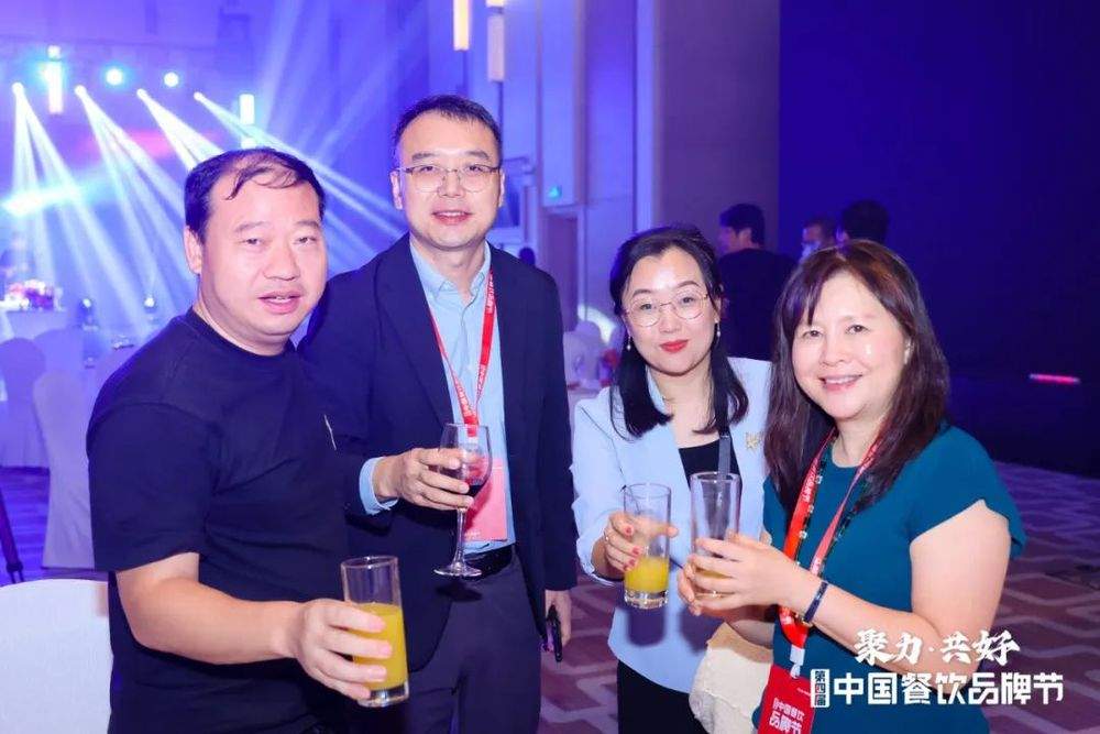 百位餐饮掌门人齐聚,“领航人战略闭门会”拉开品牌节序幕(图14) 百位餐饮掌门人齐聚,“领航人战略闭门会”拉开品牌节序幕(图14)