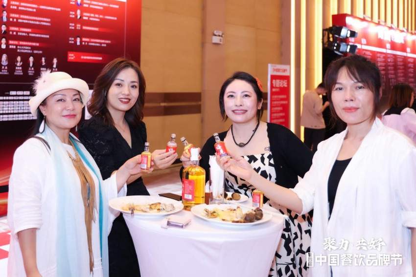“红人之夜”圆满落幕,多项餐饮红人年度大奖出炉(图12) “红人之夜”圆满落幕,多项餐饮红人年度大奖出炉(图12)