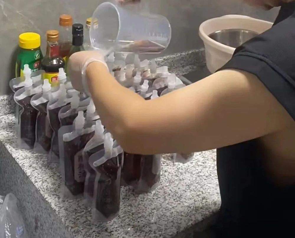 地摊经济爆火，餐饮摆摊却难“暴富”(图8)