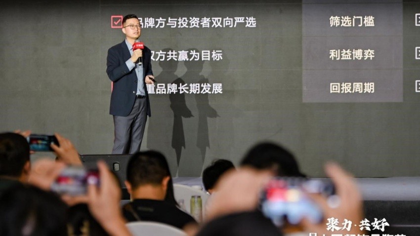 《餐饮品招发展报告2024》：预计2024年中国餐饮连锁化率将达22%