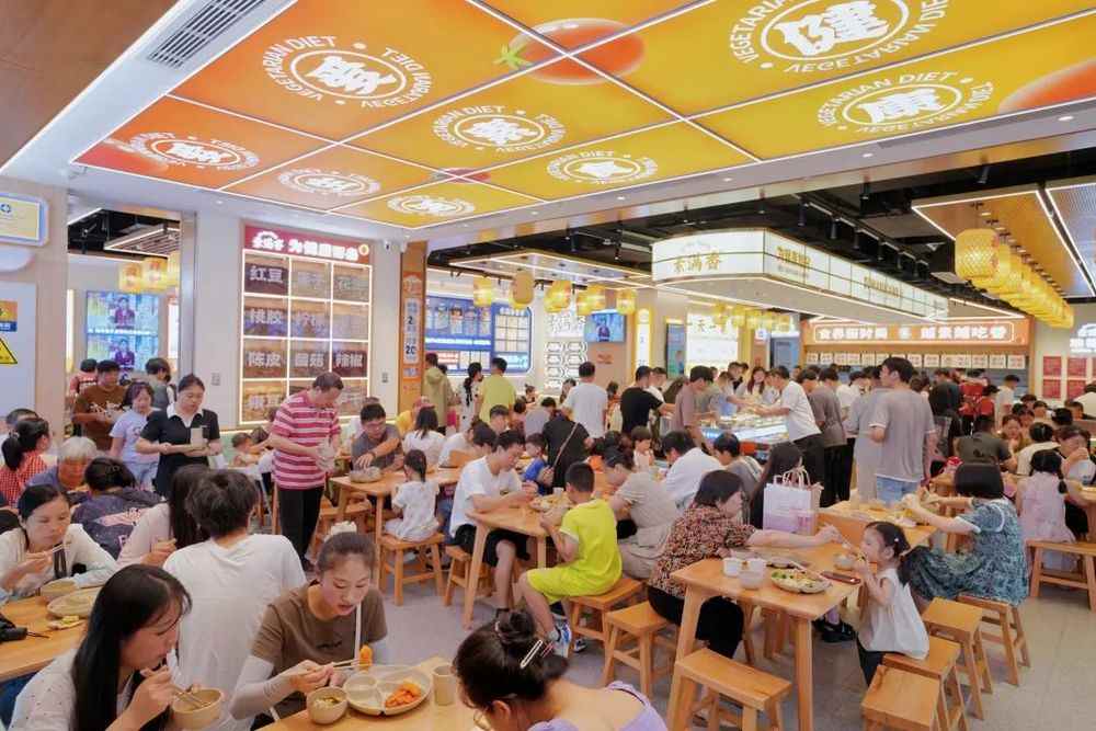 日均翻台超6次、接待客流近千人，素食自助有何魔力？(图2)