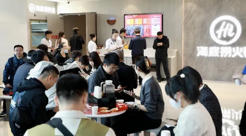 国庆期间多家餐企迎来增长高峰；锅圈拟收购逮虾记41%股权(图1)