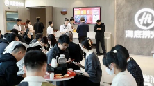 国庆期间多家餐企迎来增长高峰；锅圈拟收购逮虾记41%股权