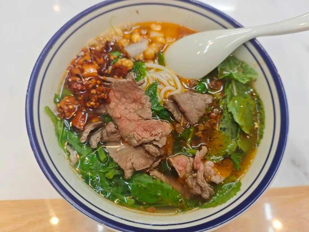 “7元生烫吊龙”拯救粉面馆，米线店又有“新顶流”？(图1)