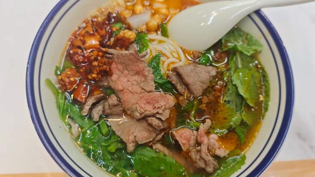 “7元生烫吊龙”拯救粉面馆，米线店又有“新顶流”？