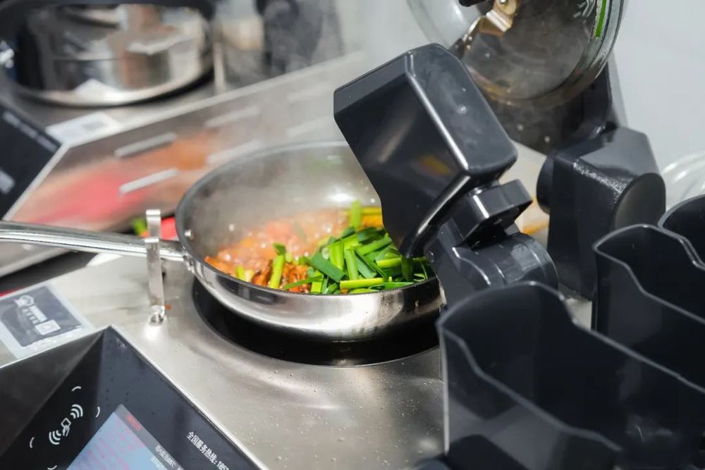 4万亿中餐市场加速发展，智能炒菜机器人正替代人工(图5)