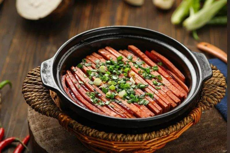 “脆皮青年”新饭搭，爆火砂锅菜又出新招(图3)