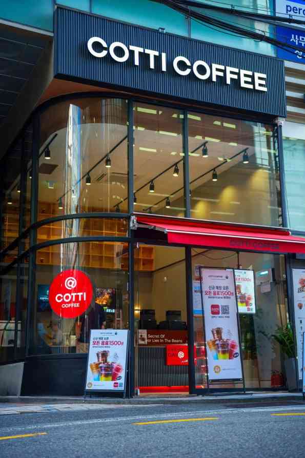 国产咖啡出海新故事：新加坡白领喝瑞幸，中东土豪喝库迪(图2)