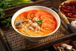 《云南米线发展报告2024》：门店数近3万家，生烫牛肉米线成新风口(图3)