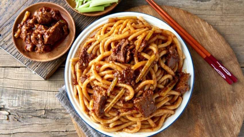 新疆“顶流”小吃席卷全国？有品牌4年门店破2000家