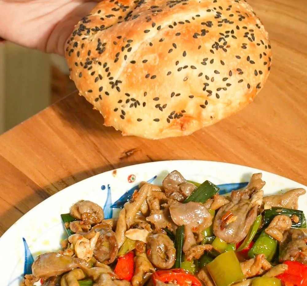 连开5家塔斯汀，95后在县乡找到新生机(图1)