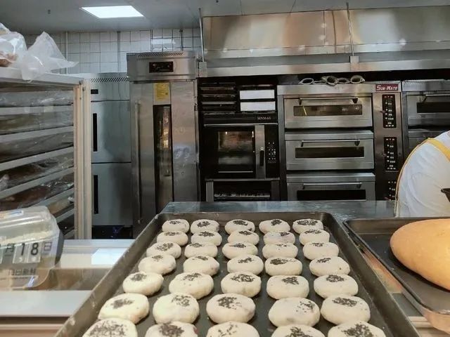 9.9全场任选,烘焙工厂店是新风口?(图3) 9.9全场任选,烘焙工厂店是新风口?(图3)