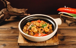 “脆皮青年”新饭搭，爆火砂锅菜又出新招(图4)