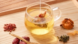 霸王茶姬上线微短剧；茶里回应“欠薪”事件