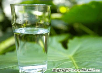 烧开的自来水里有水垢,还能不能喝?(图1) 烧开的自来水里有水垢,还能不能喝?